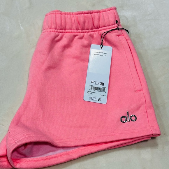 🆕 Accolade Short 🆕 - Picture 3 of 4